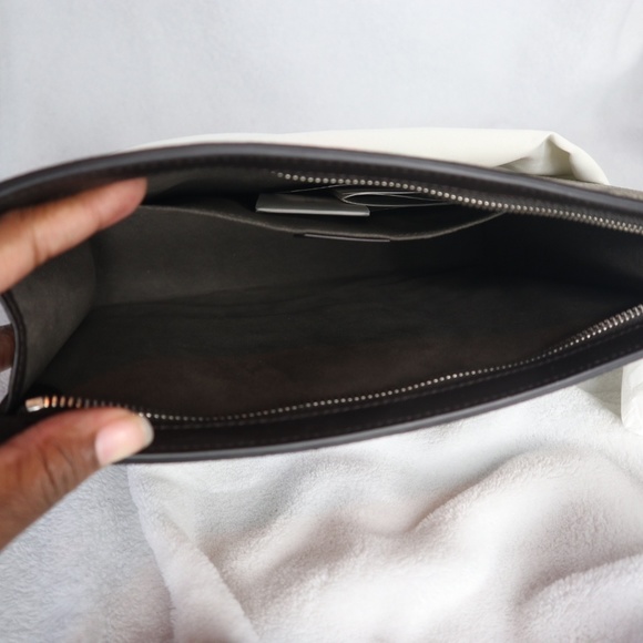 Gucci Men's Toiletry Handbag - Picture 3 of 7